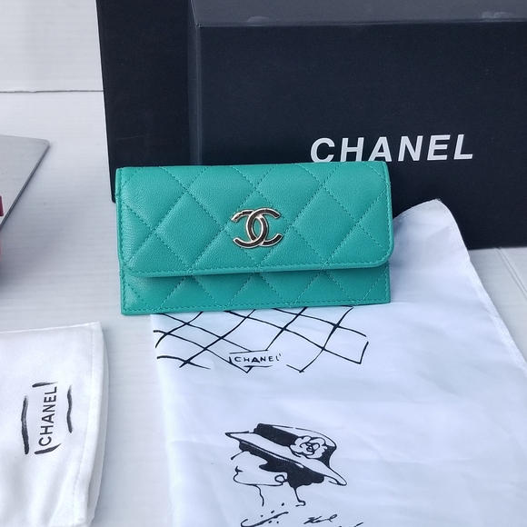 Limited Edition CHANEL Goatskin Quilted Tri-Color In & Out Waist Sling Bag - Picture 6 of 16